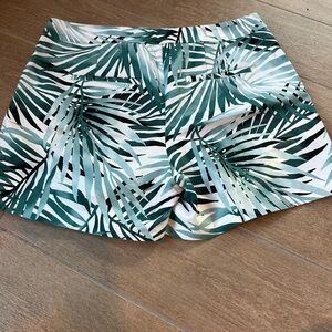 Tropical Leaf Print Women's Shorts